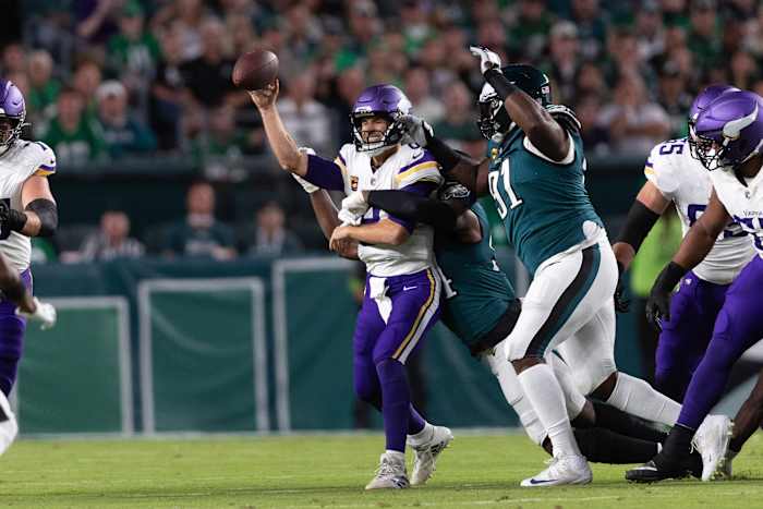 Josh Sweat pressures Vikings QB Kirk Cousins